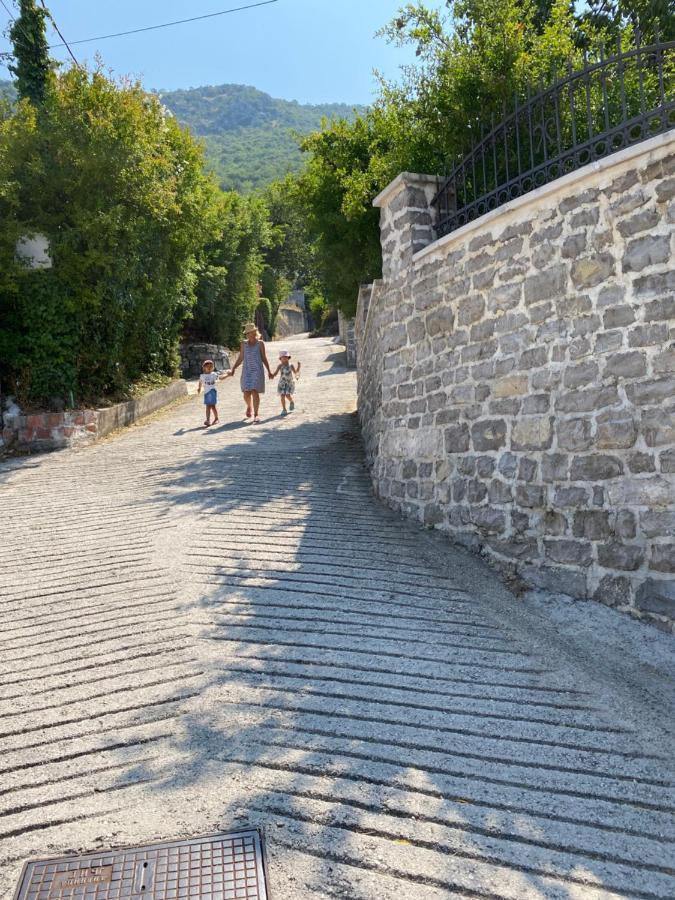Apartman Irena Tivat Eksteriør billede